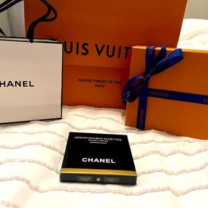 Chanel BNIB- Double Mirror Black Compact- great gift !